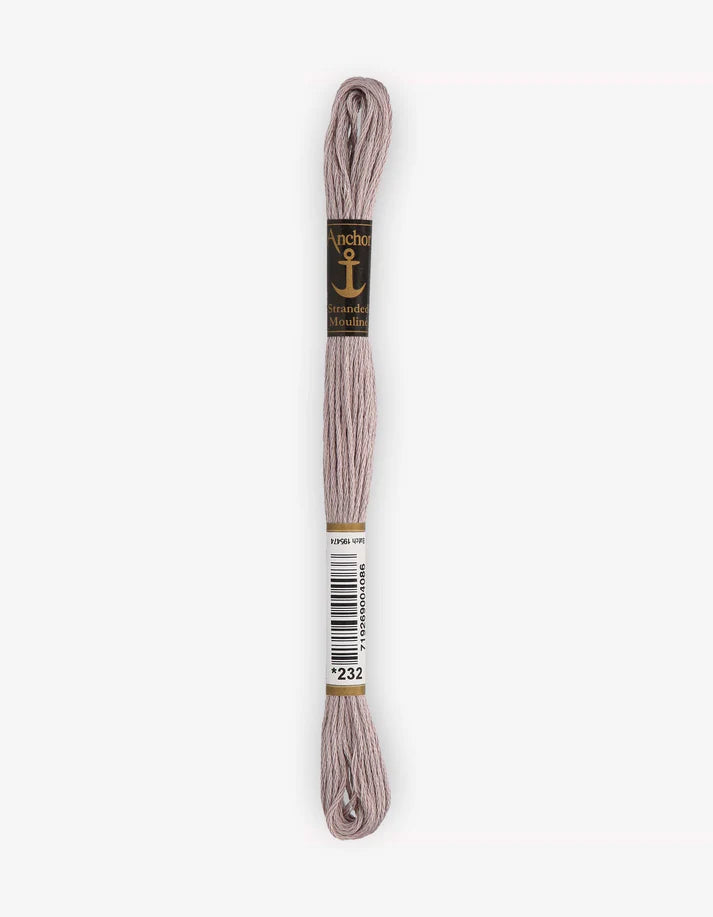 Meada de fio Anchor mouliné cinzento-bege, com etiqueta e fio enrolado