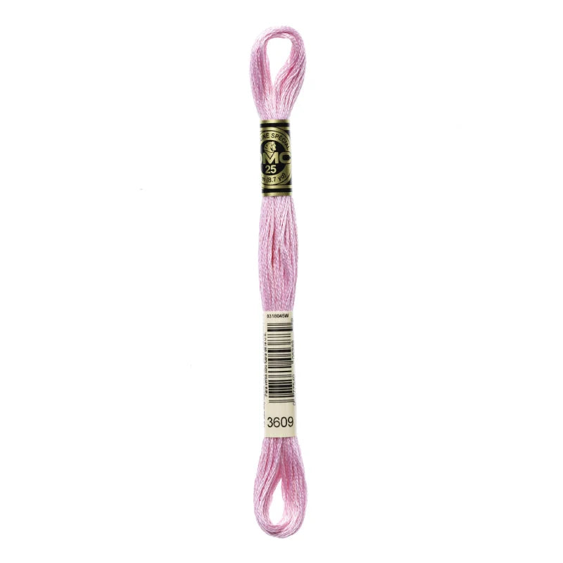 Fio de bordar para ponto cruz rosa claro, novelo enrolado com etiqueta e número 3609