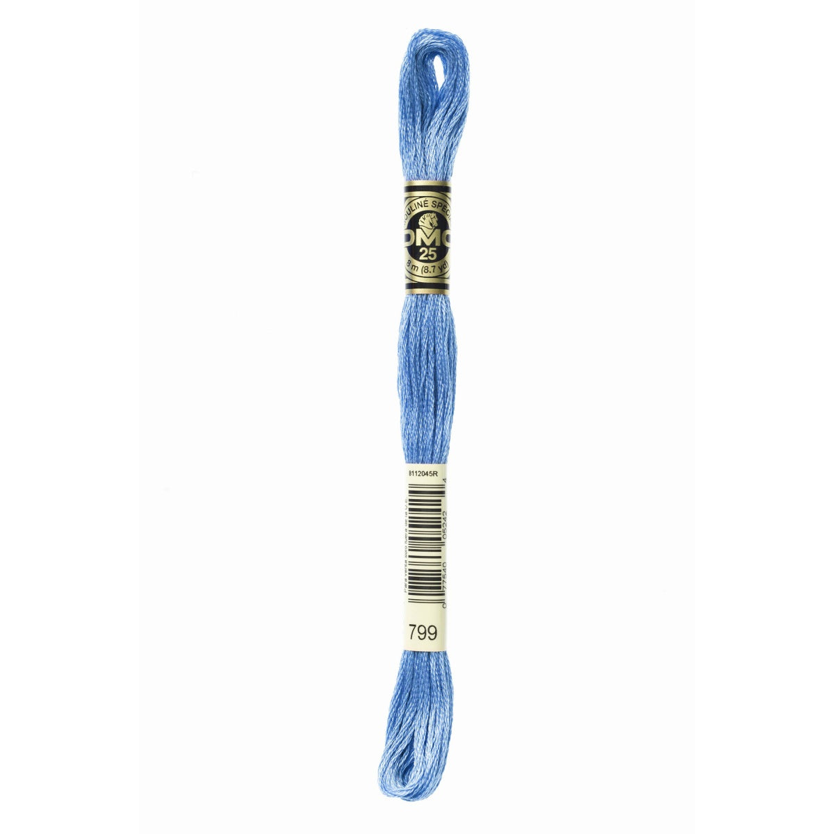 Meada de linha azul para ponto cruz, enrolada e identificada por código na etiqueta